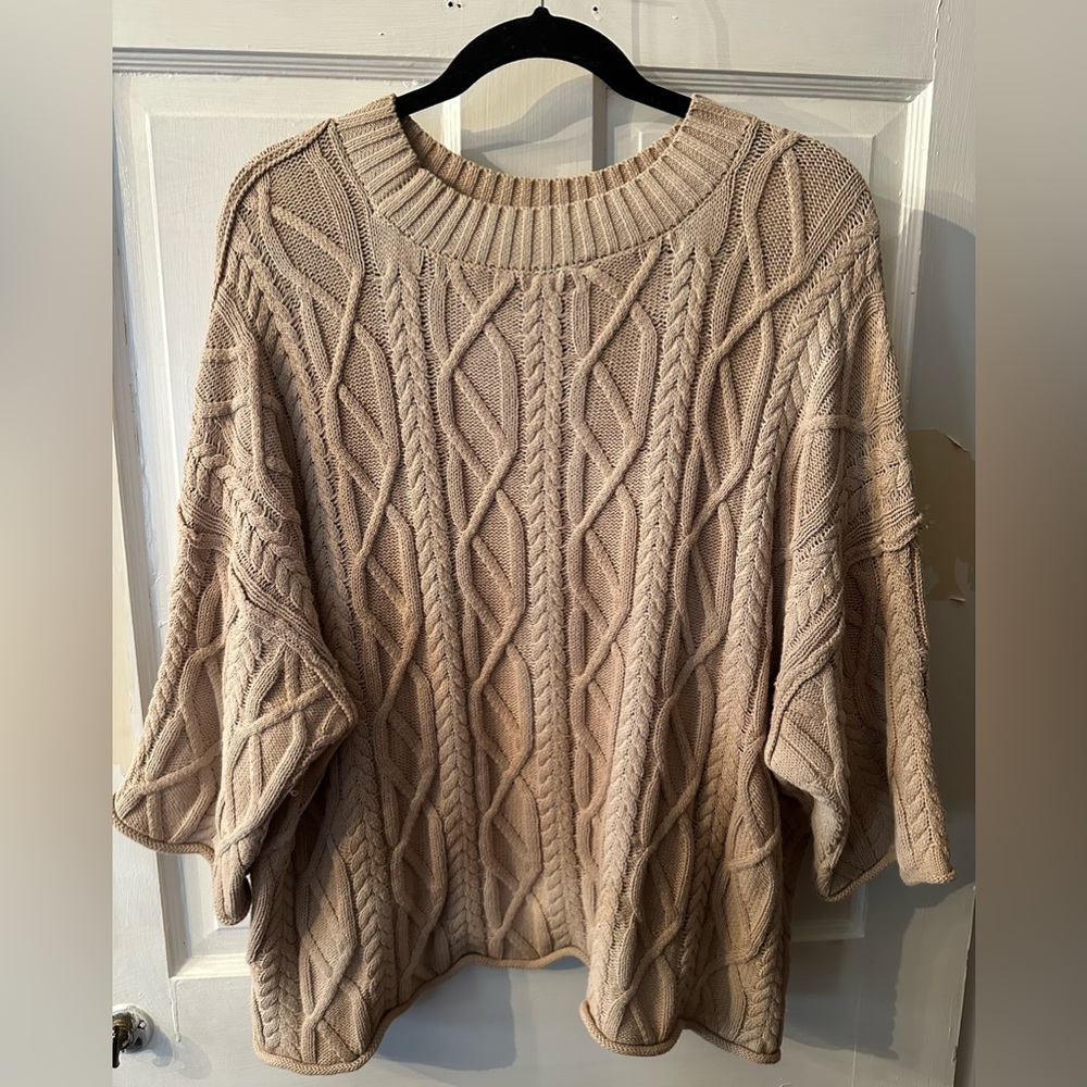 Elegant Cable Knit Crewneck Sweater - Camel